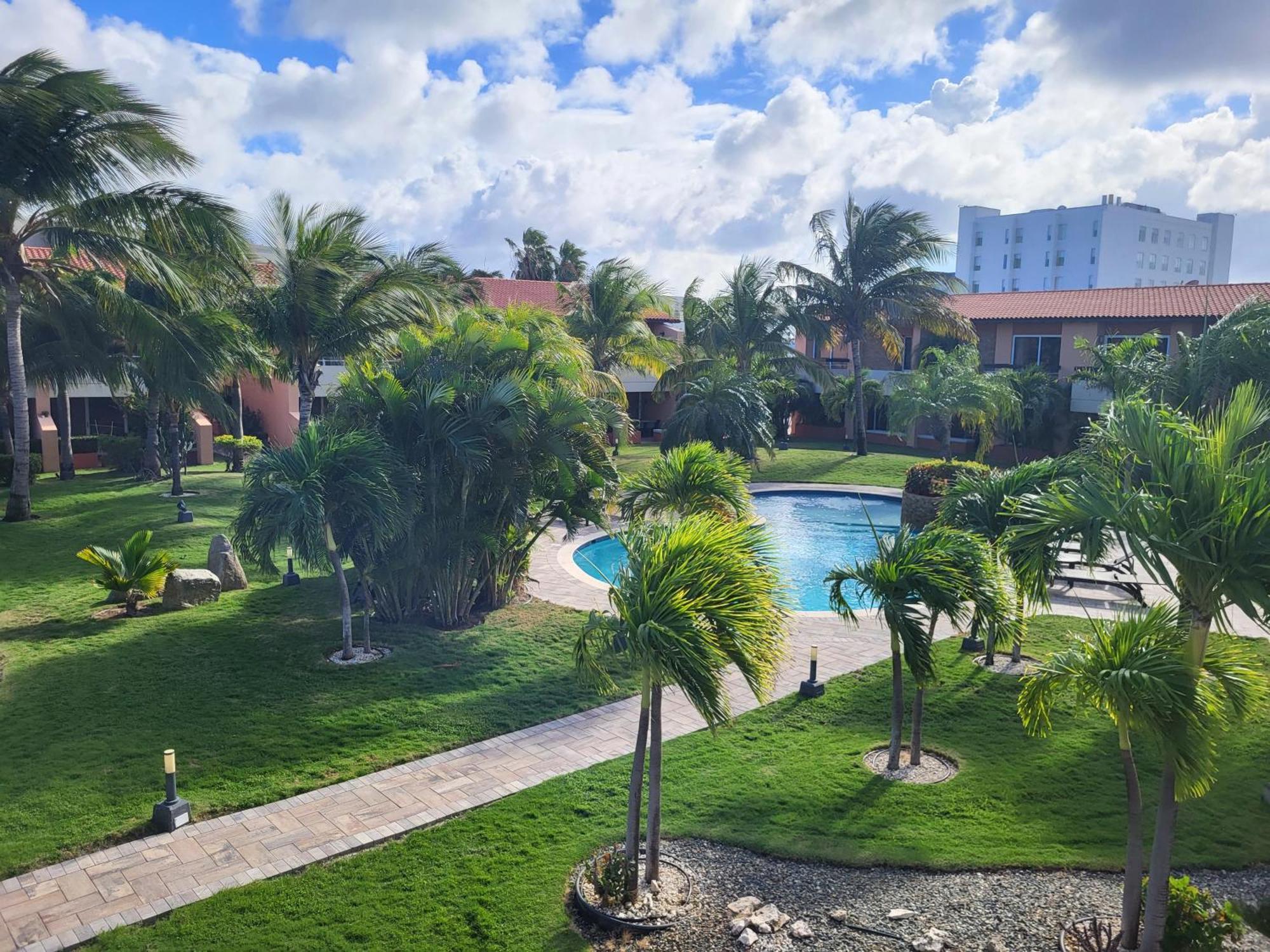 Eagle Beach Luxury House, Walking Distance To The Beach Palm Beach Exterior photo